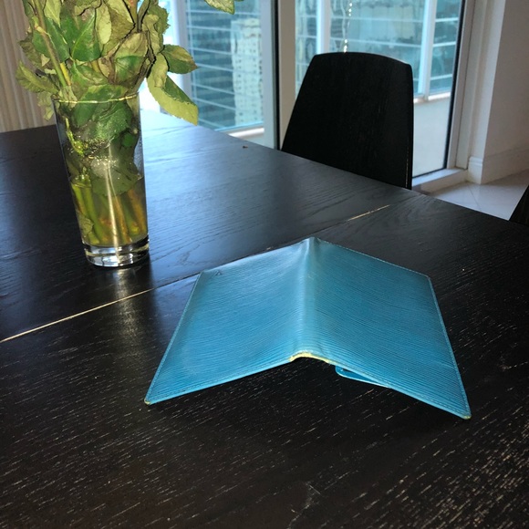 ❌❌SOLD❌❌ Passport Holder/ checkbook Blue Epic - Picture 4 of 6